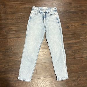 Hollister Mom Jeans Size 00